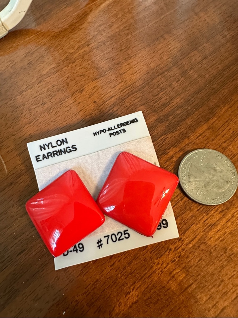 New on Packaging Vintage 80s Bold Red Square Plastic Post Earrings - Picture 3 of 3